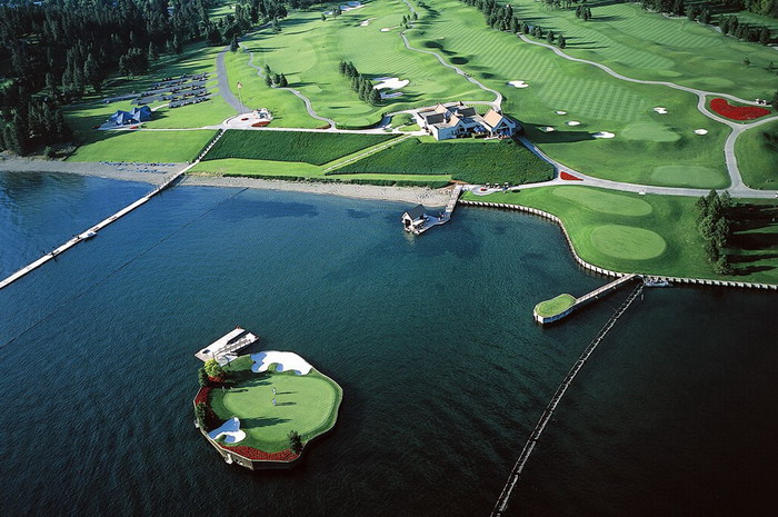 ملعب الغولف العائم 