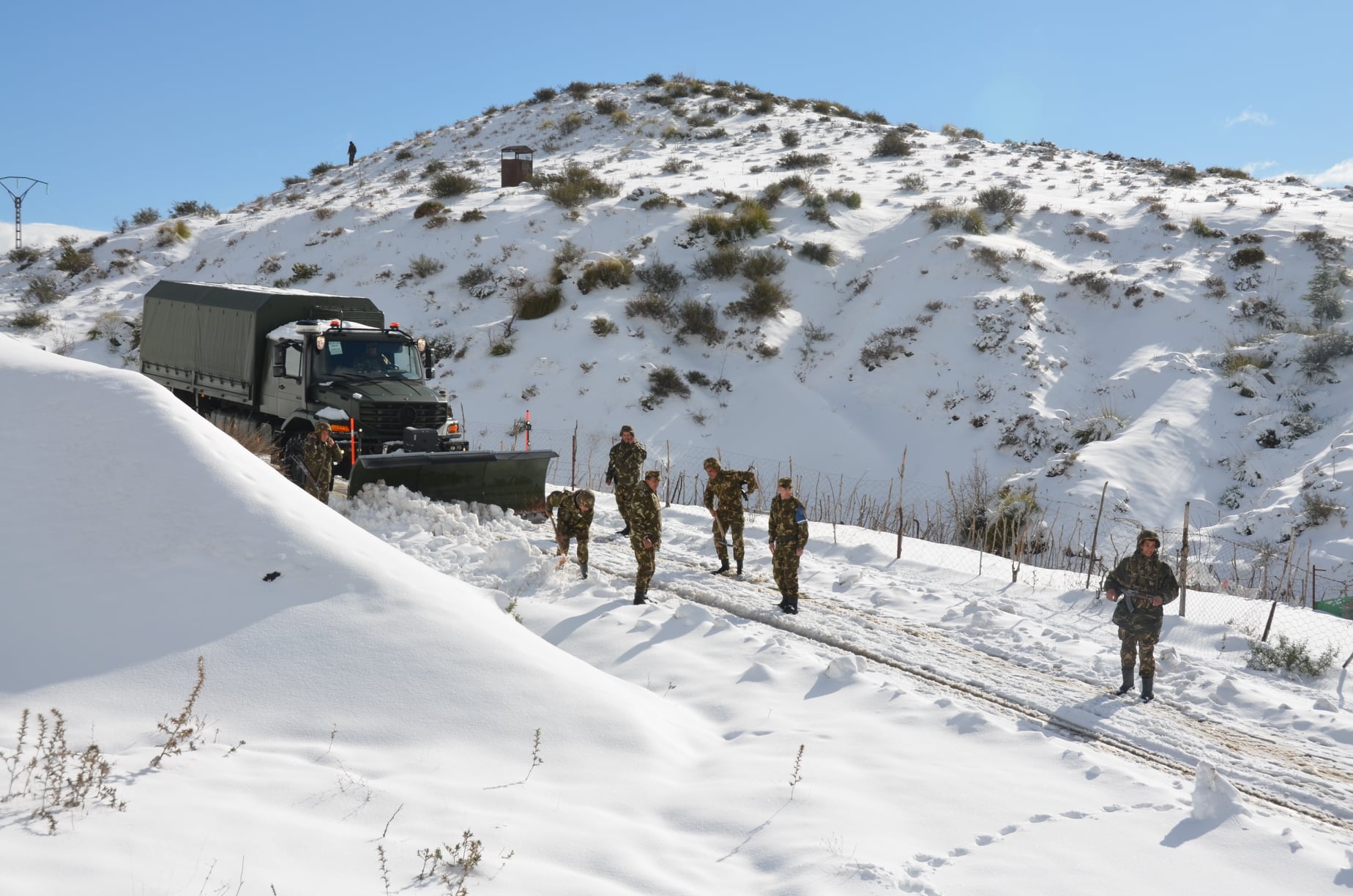 الجيش فك العزلة الثلوج