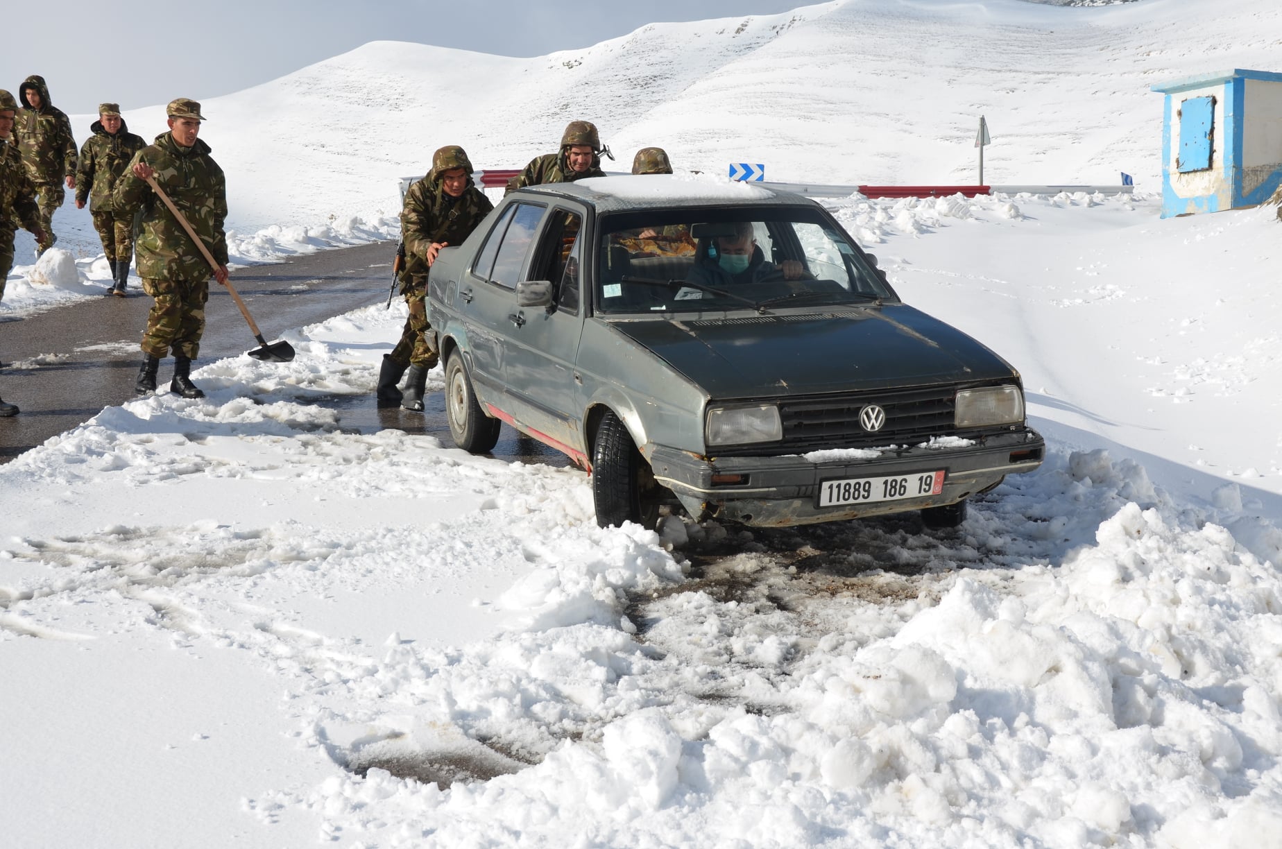 الجيش فك العزلة الثلوج