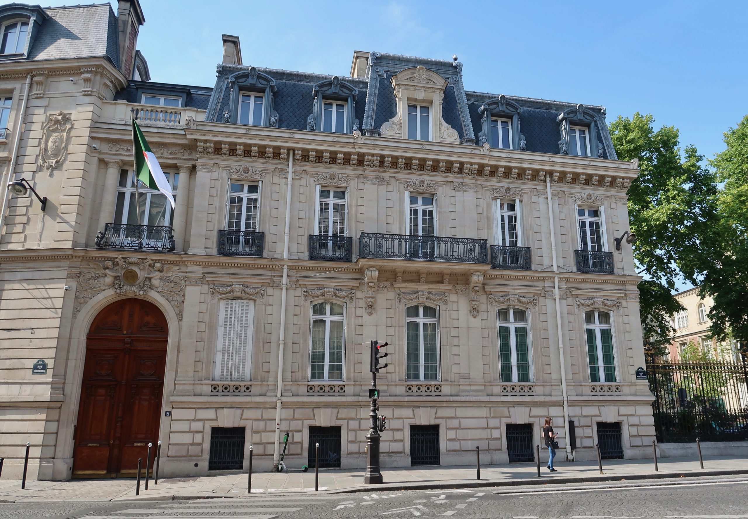 Covid19 Solidarité...l’Ambassade d’Algérie en France fixe les conditions