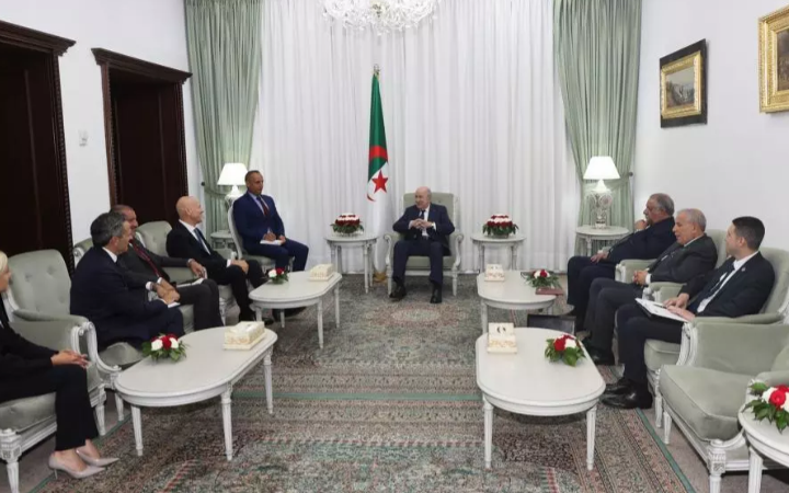 Le président de la République reçoit le directeur exécutif de la société italienne ENI