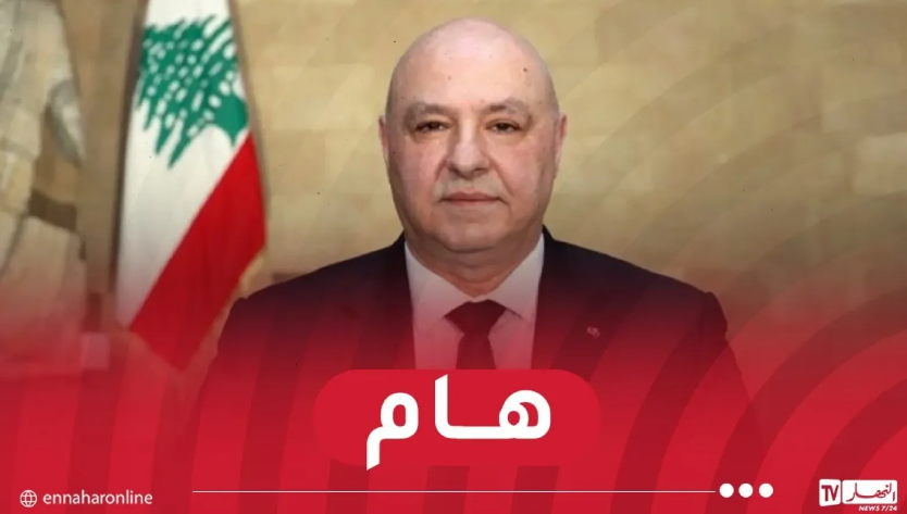 Le président de la République s’entretient avec son homologue libanais au salon d’honneur de l’aéroport international Houari-Boumediene