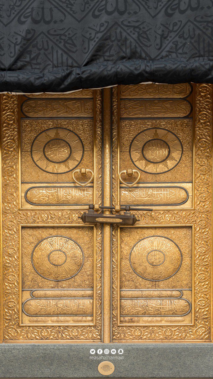 تبديل كسوة الكعبة