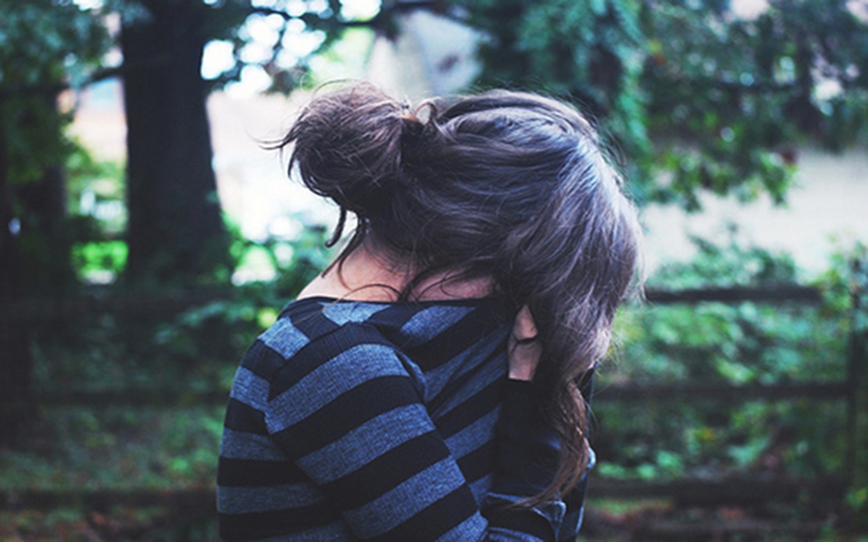 Hate me sometimes. You make my heart beat faster. Девушка с темными волосами грустит. Hate me sometimes. Funny quotes about the things that happens.