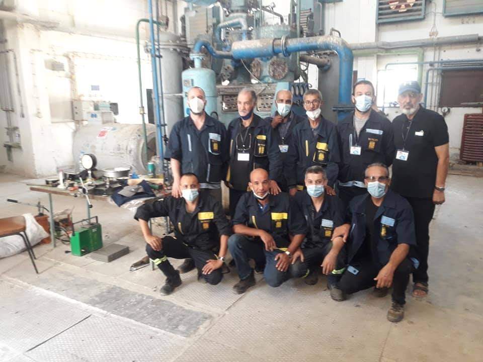 متقاعدون يعودون لتقديم المساعدة واصلاح محطة أكسجين معطلة منذ سنوات