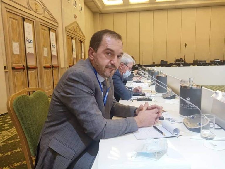 رئيس لجنة الشؤون الخارجية يجدد حرص الجزائر على عودة الأمن والاستقرار إلى ليبيا