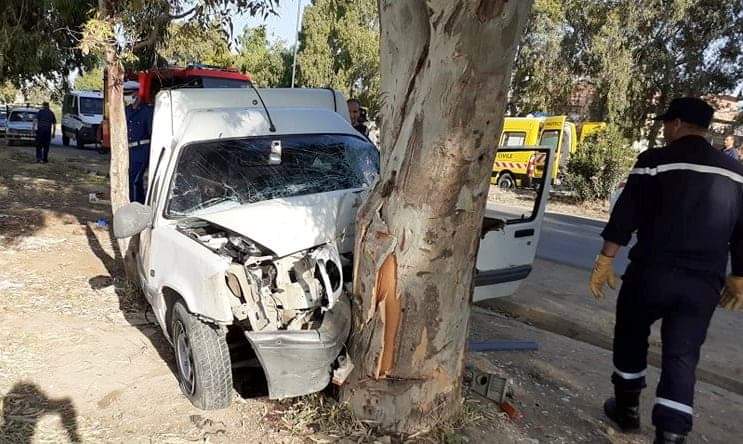 عنابة: مصرع 3 أشخاص في إصطدام سيارة بشجرة