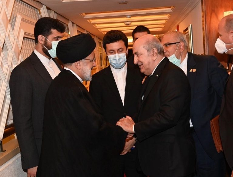 رئيس الجمهورية يجري مباحثات مع نظيره الإيراني بالدوحة