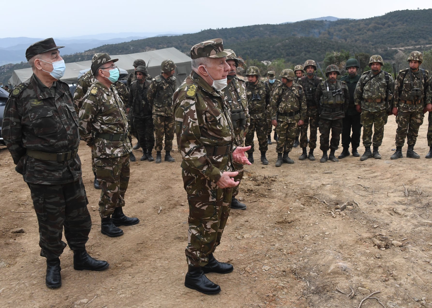 الفريق شنقريحة الدفاع القبض الإرهابيين