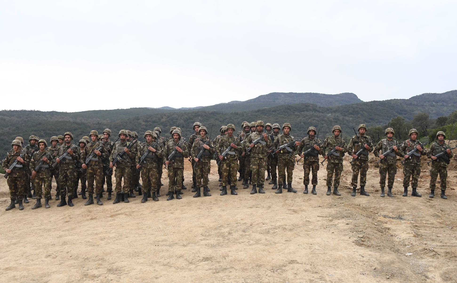 الفريق شنقريحة الدفاع القبض الإرهابيين