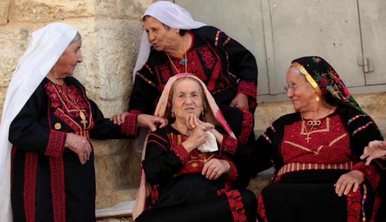 الثوب الفلسطيني الصهاينة التراث