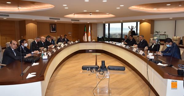 المدير العام لمجمع إيني يحل بالجزائر ويبحث إمداد إيطاليا بالغاز