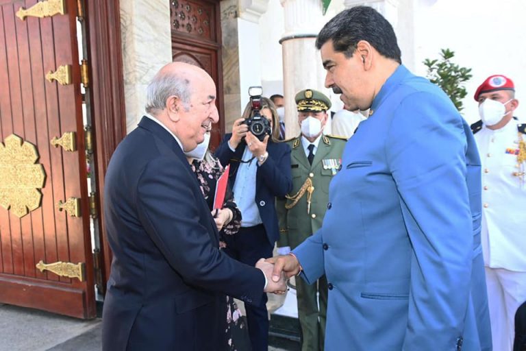 رئيس الجمهورية فتح خط جوي مباشر بين كراكاس والجزائر