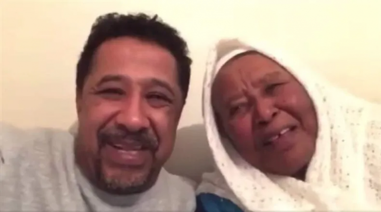 الشاب خالد ووالدته
