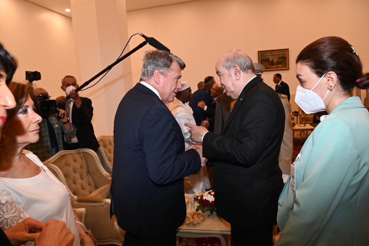 الاستعراض العسكري رئيس