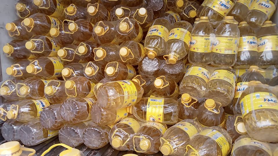 أحكام بين البراءة والعامين سجنا لتجّار قاموا بتخزين 3864 قارورة من زيت المائدة للمضاربة