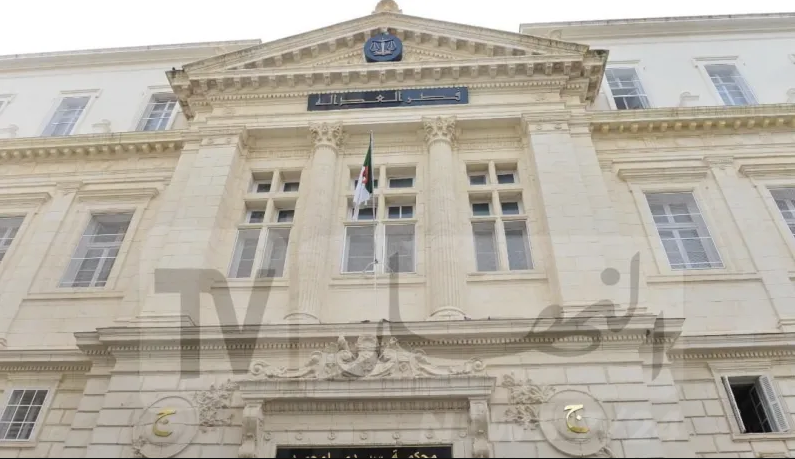 هكذا حول مدير مكتب دراسات أموال آل طحكوت إلى الخارج