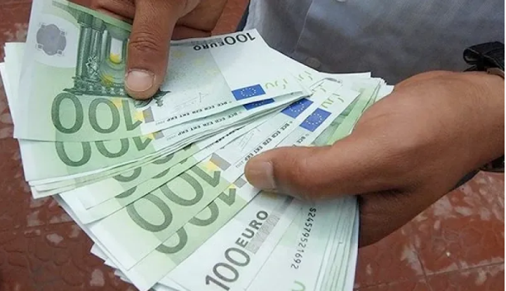 شرطة المطار توقف مسافر بصدد تهريب 3 آلاف أورو إلى الإمارات
