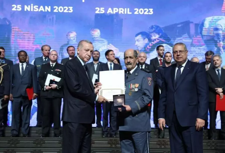 زلزال تركيا وسوريا: أردوغان يكرم الحماية المدنية الجزائرية - النهار أونلاين