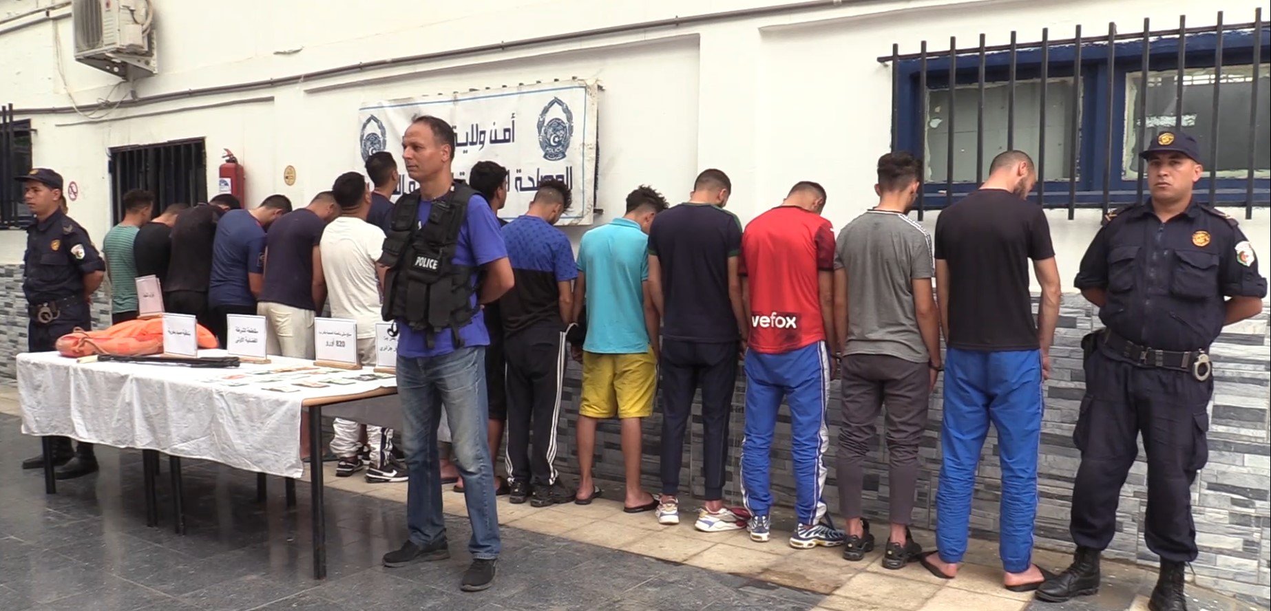 المدية: الأمن يطيح بشبكات إجرامية تُتاجر بالمخدرات وتوقيف 18 شخصا