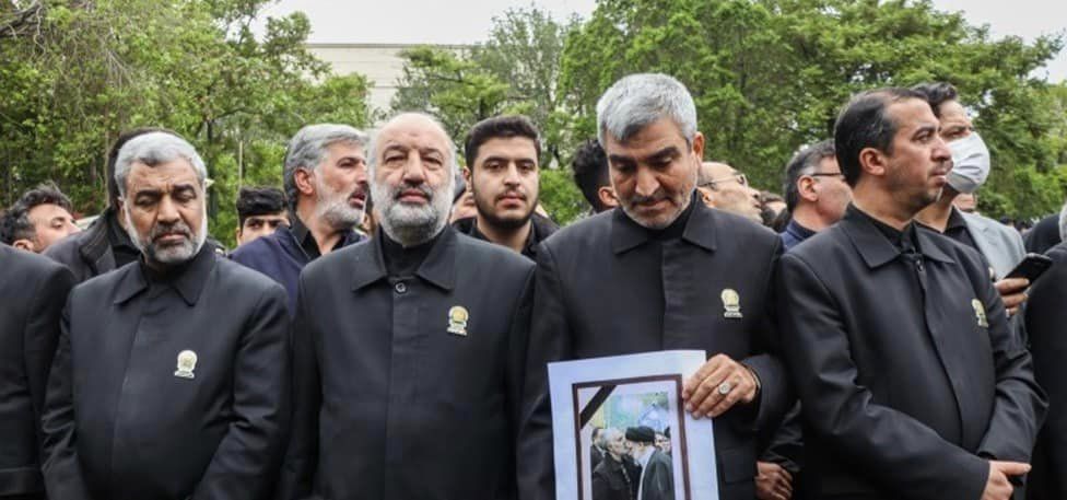 انطلاق مراسيم تشييع جثمان الرئيس الإيراني الراحل ومرافقيه