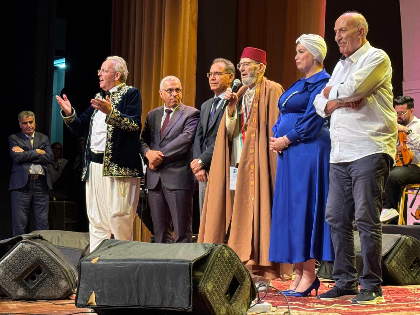 وزيرة الثقافة والفنون تكرّم عميد الفن الأندلسي الفنان القدير الحاج محمد الغافور