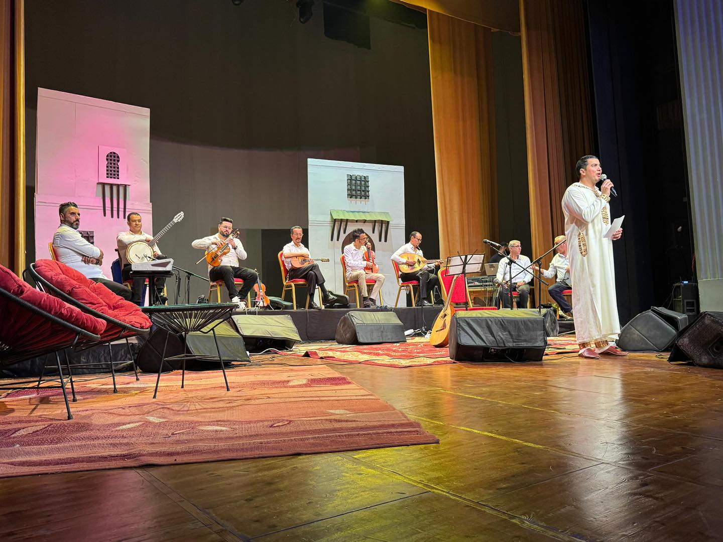 وزيرة الثقافة والفنون تكرّم عميد الفن الأندلسي الفنان القدير الحاج محمد الغافور