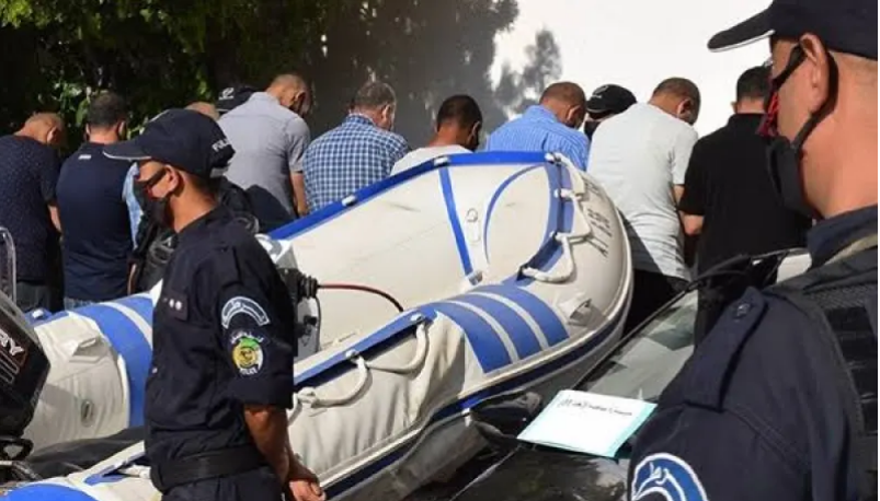 قسنطينة..الكشف عن ورشة لصناعة زوارق تستغل في “الحرڤة”
