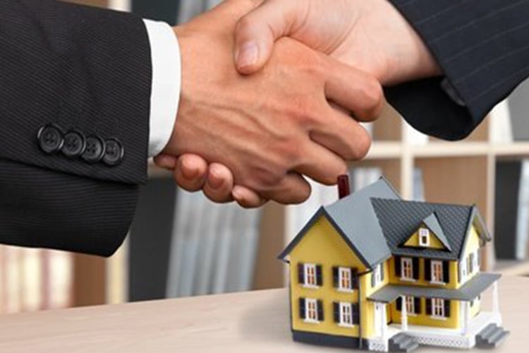 صاحب ترقية عقارية وآخران متهمين بالنصب على سيدة أعمال في عين البنيان