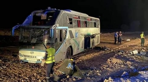 بشار.. 7 جرحى في انحراف حافلة لنقل المسافرين