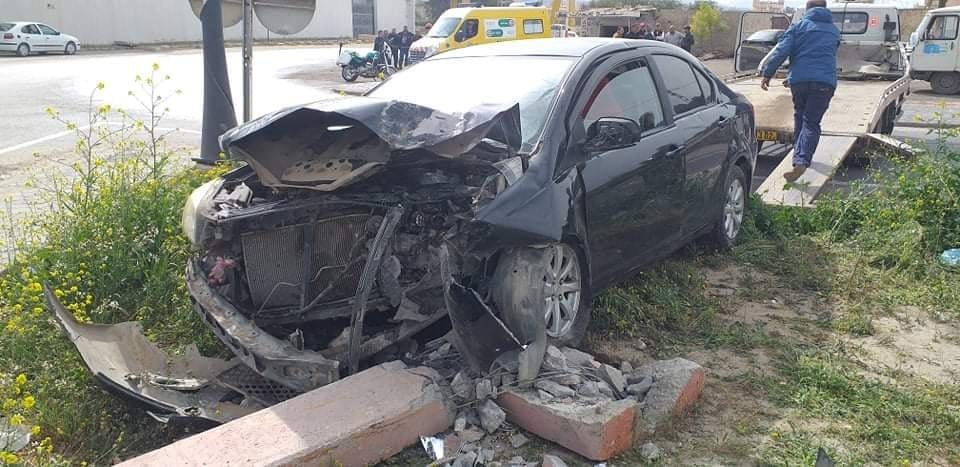 سكيكدة.. قتيل وجريحان في انحراف سيارة واصطداهما بعمود إنارة