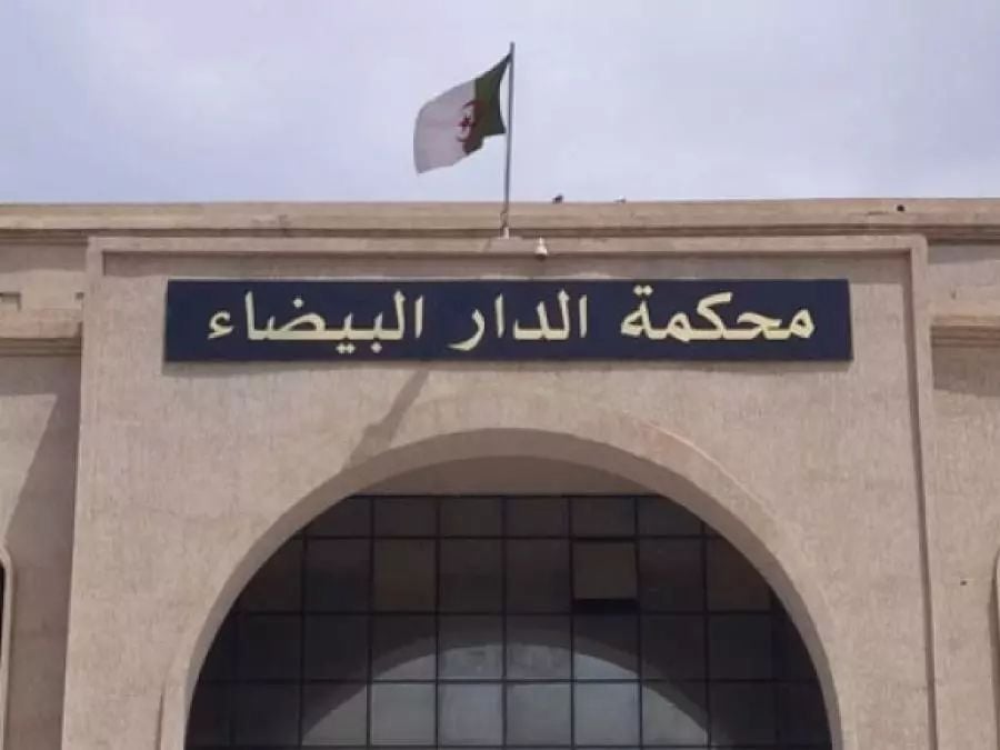 حبس جمركي بتهمة النشاط ضمن شبكة لتهريب الهواتف من الإمارات