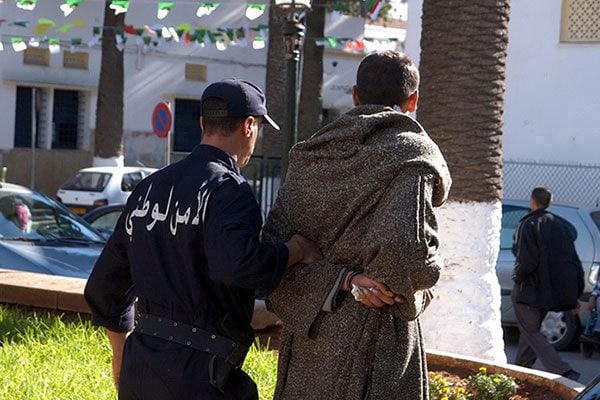 سيّدة تتهم تاجرا بسرقة حقيبة بها مصوغات بقيمة 180 مليون سنتيم ببابا احسن