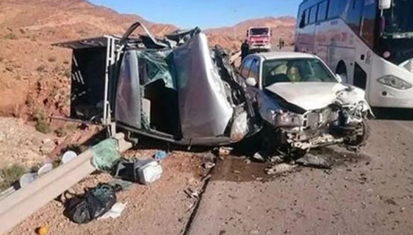 مستغانم.. 5 جرحى في اصطدام بين حافلة لنقل المسافرين وسيارتين