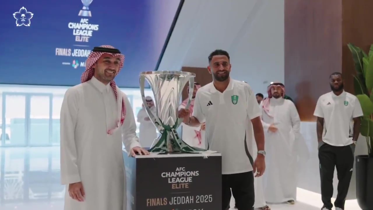 بالصور.. وزير الرياضة السعودي يستقبل محرز