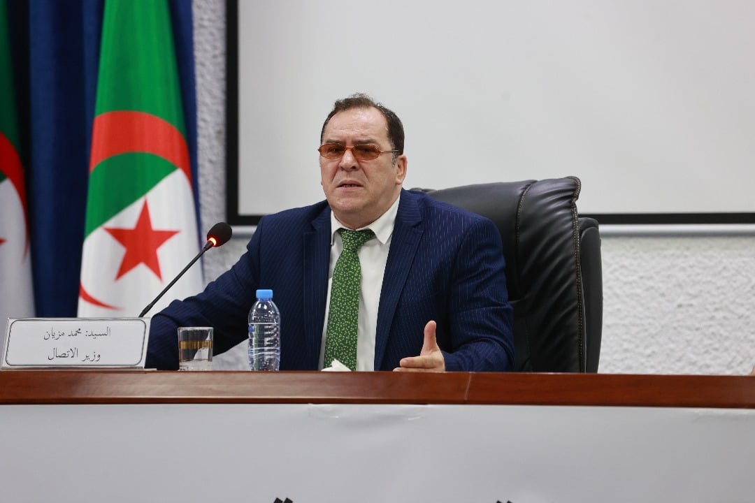 وزير الاتصال يفتتح يوم دراسي بجامعة باتنة1