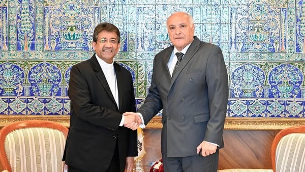 وزير الخارجية يستقبل سفير الفاتيكان