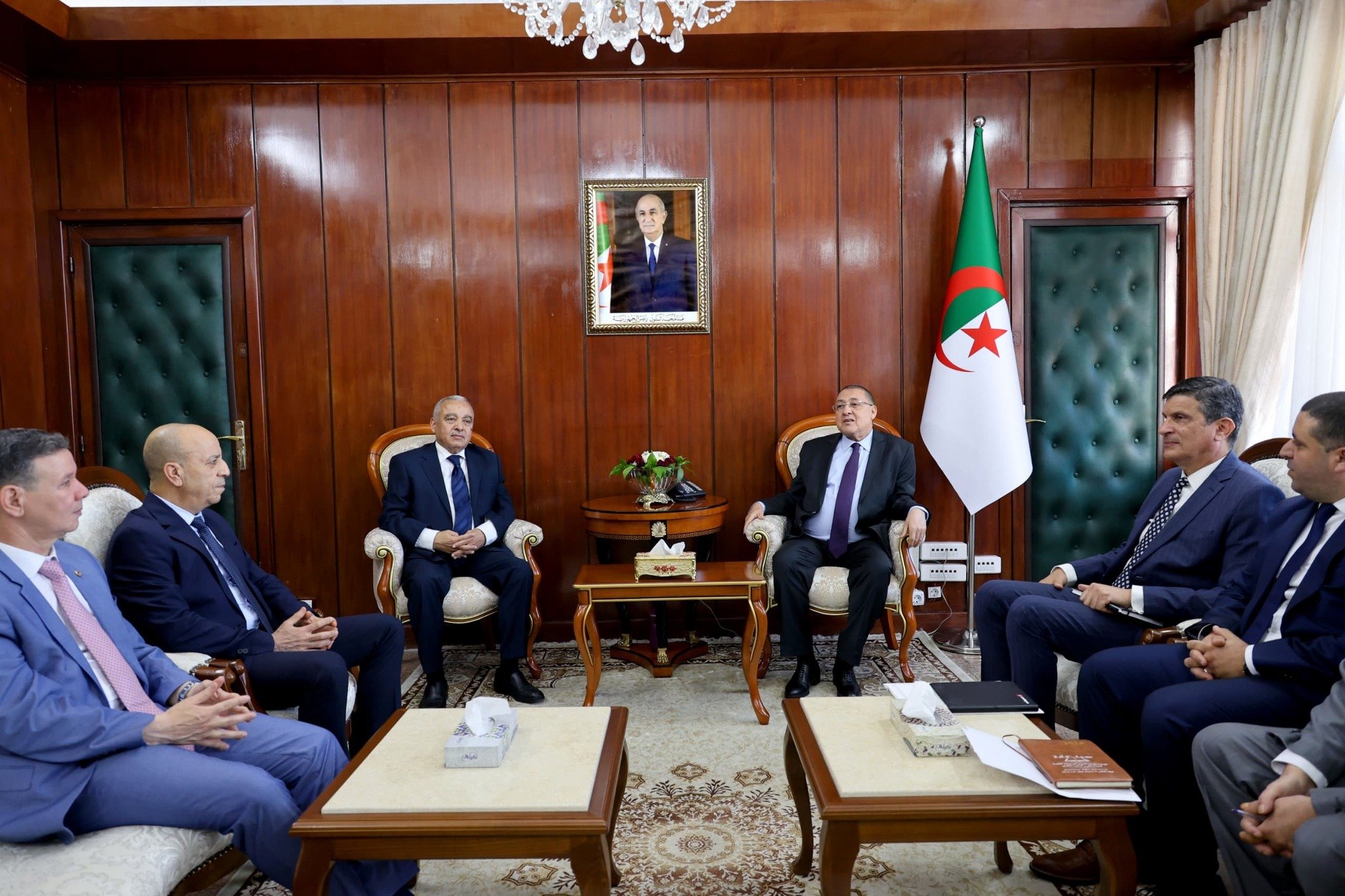 وزير الداخلية ينصب الأمين العام الجديد للوزارة ومدير الديوان