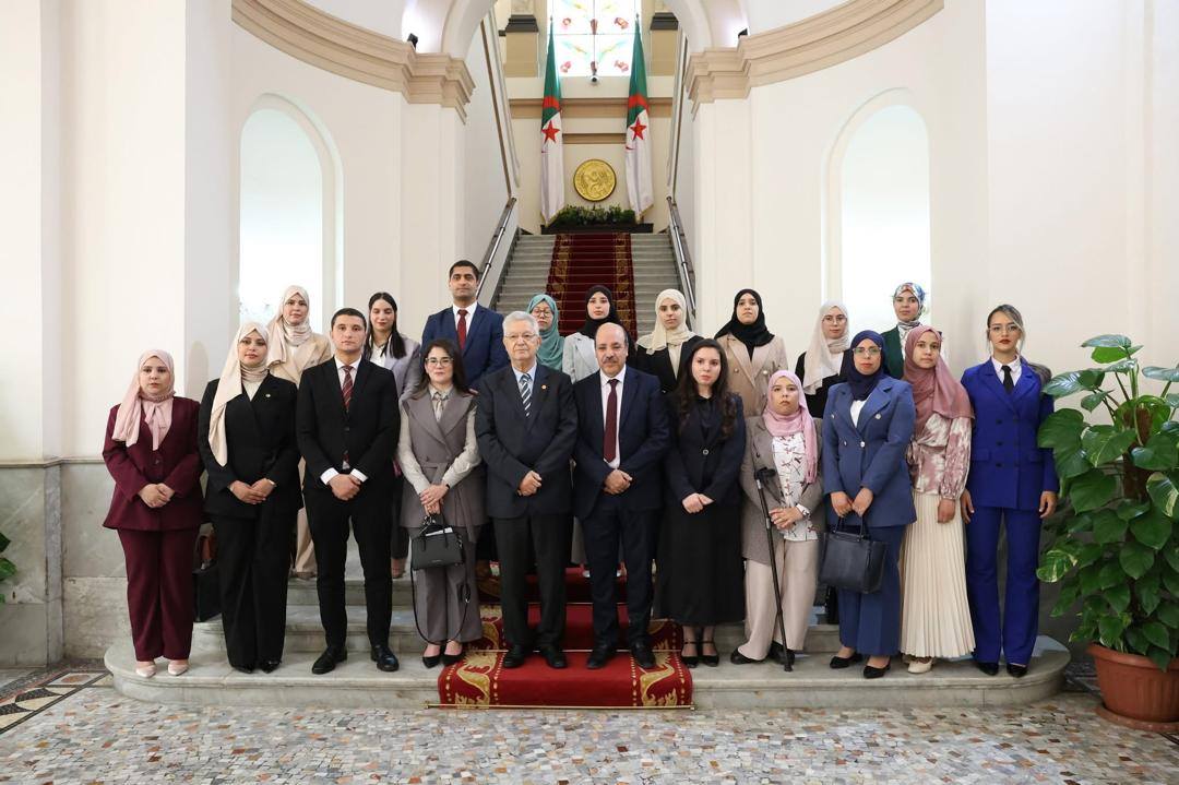 بالصور .. تلاميذ المدرسة العليا للإدارة يزورون هيئات ومؤسسات عمومية في سياق البرنامج البيداغوجي