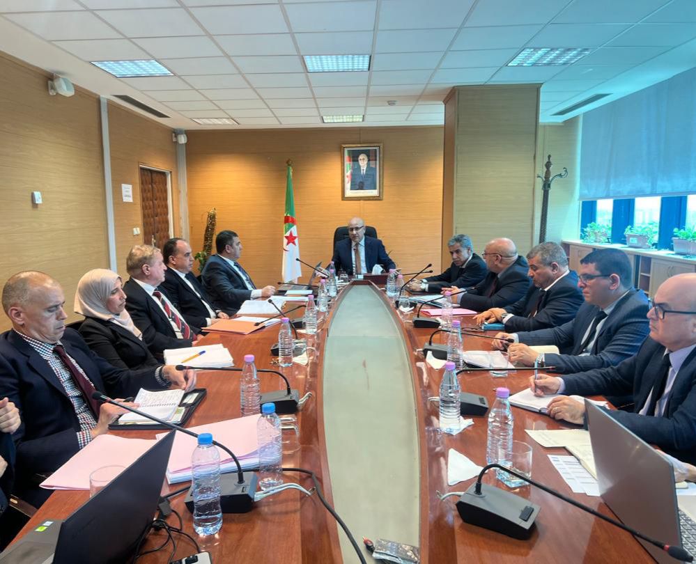وزير التجارة يأمر بالمتابعة الدورية للمشاريع الاستثمارية ومراجعة النظام التعويضي لمستخدمي القطاع