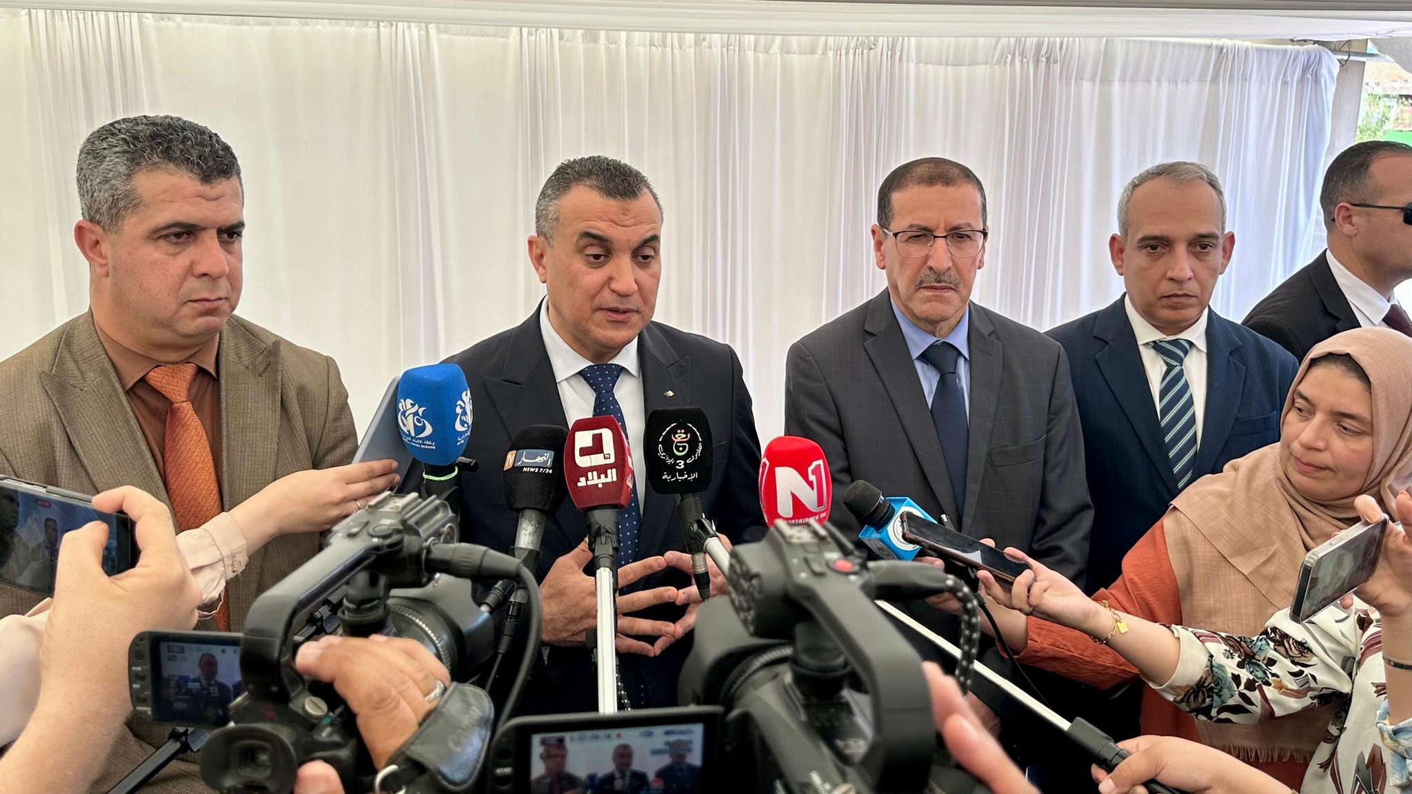 زروقي: تعزيز التغطية بشبكتي الهاتف النقال والإنترنت على مستوى كل شواطئ الوطن
