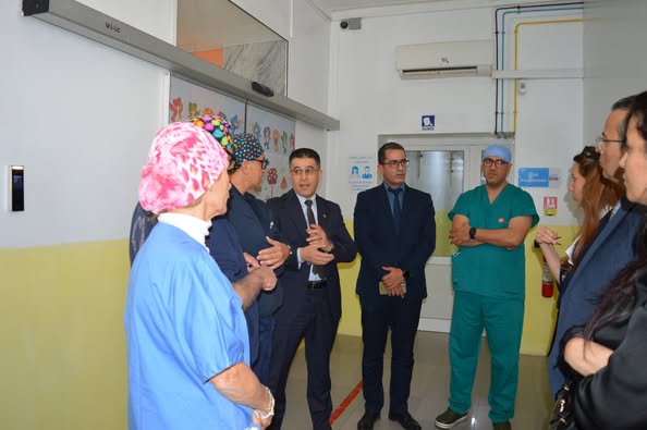 وفد من مستشفيات سان دوناتو يزور العيادة المتخصصة في جراحة قلب الأطفال الواقعة ببواسماعيل