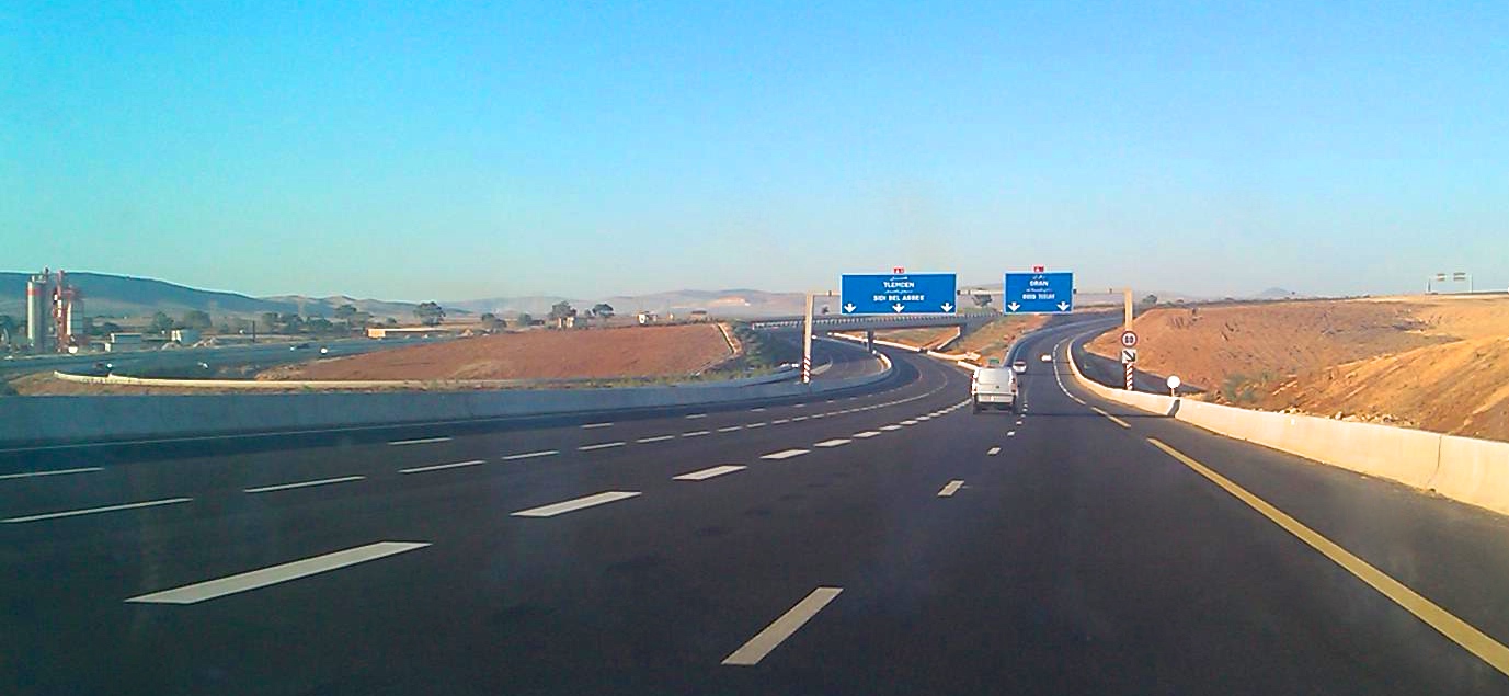 إتاحة مكالمات الطوارئ على امتداد الطريق السيار “شرق-غرب”