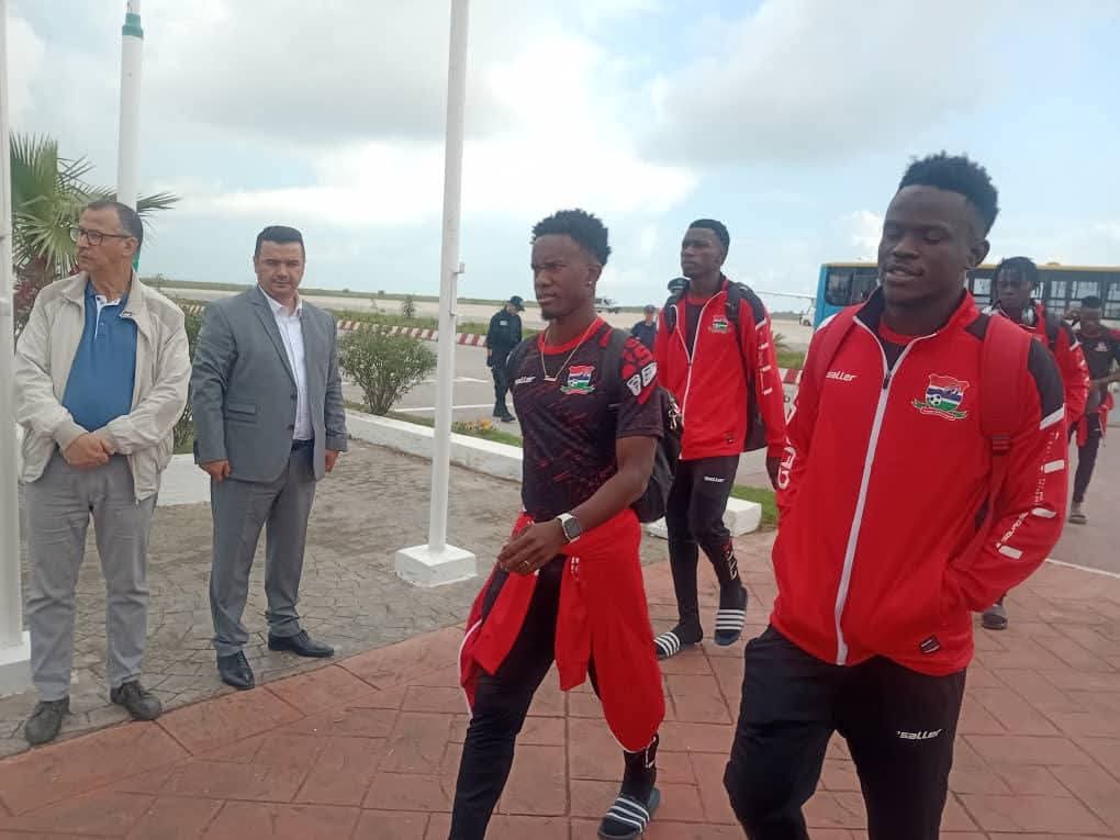 بالصور.. بعصة منتخب غامبيا تحل بعنابة تحسبا لمواجهة محليي الخضر