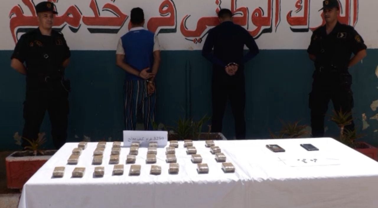وهران: توقيف تاجري مخدرات وحجز أكثر من 3 كلغ “كيف” وإكستازي