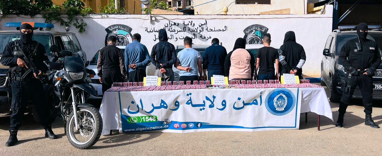 وهران: الإيقاع بشبكة تتاجر بالمهلوسات وحجز 11 ألف قرص صاروخ