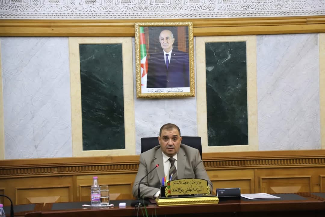 وزير العدل يشرف على تنصيب المدير العام للديوان الوطني لمكافحة المخدرات وإدمانها
