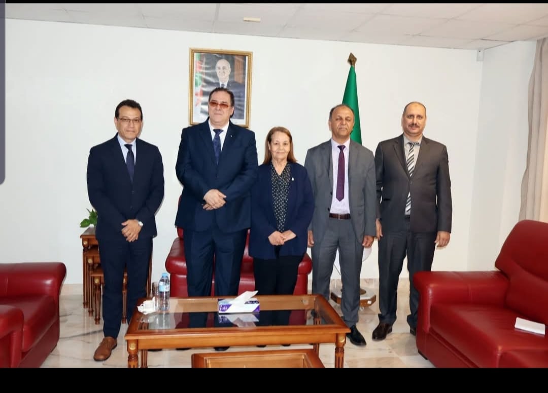 وزير الاتصال يستقبل وفدًا من الأكاديمية الجزائرية للعلوم والتكنولوجيات