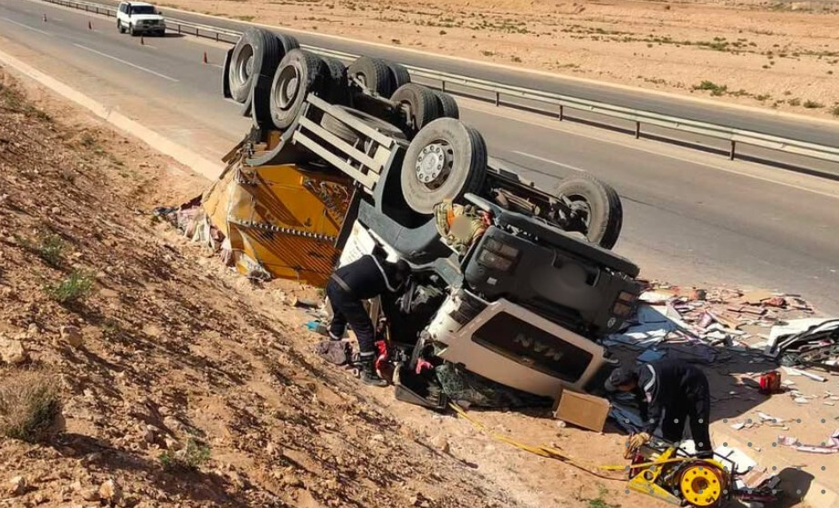 إنقلاب شاحنة في الجلفة ووفاة السائق