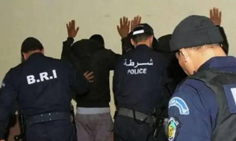 أم البواقي.. توقيف مجموعة من المبحوث عنهم وحجز سلاح ناري دون رخصة بـ عين البيضاء